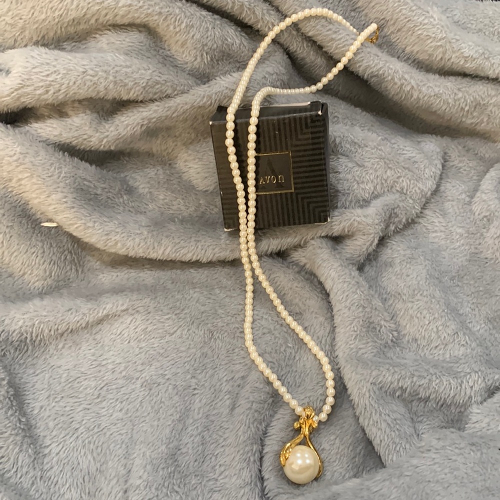 AVON 1994 "PEARLESQUE ELEGANCE" FAUX PEARL PENDANT NECKLACEโ VINTAGE Approx 32โ